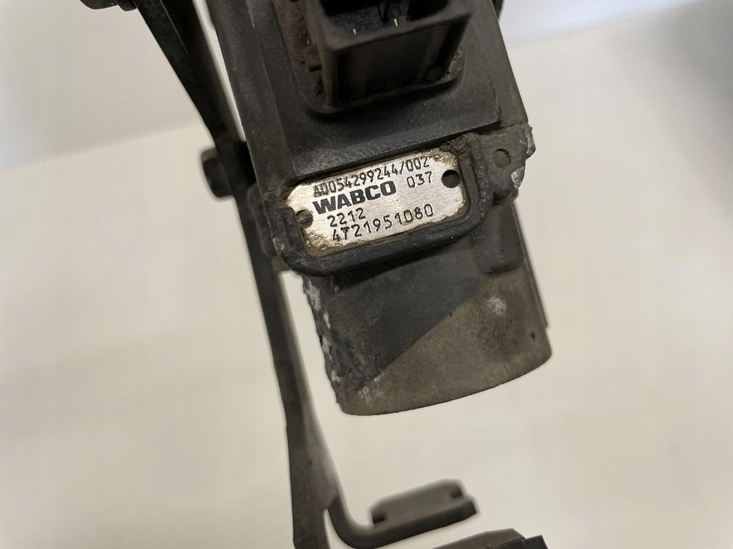 ZAWÓR CIŚNIENIA MERCEDES ACTROS MP4 A0054299244 - تعليق - شاحنة: صور 2 ZAWÓR CIŚNIENIA MERCEDES ACTROS MP4 A0054299244 - تعليق - شاحنة: صور 2