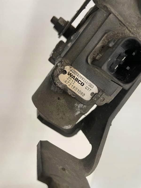 ZAWÓR CIŚNIENIA MERCEDES ACTROS MP4 A0054299244 - تعليق - شاحنة: صور 5 ZAWÓR CIŚNIENIA MERCEDES ACTROS MP4 A0054299244 - تعليق - شاحنة: صور 5