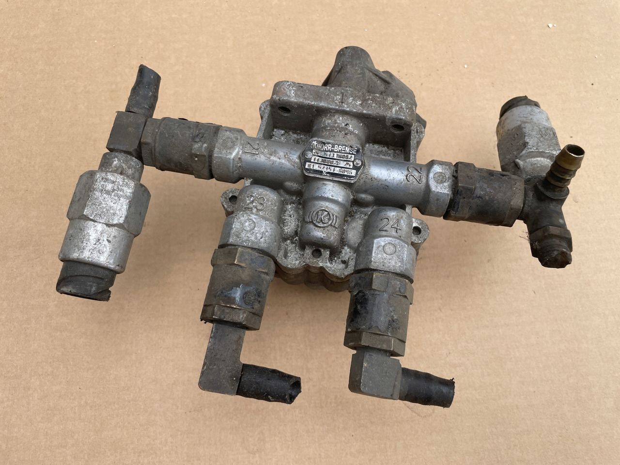 ZAWÓR CZTERODROŻNY MAN TGX TGS TGA 81521516096 - صمام الفرامل - شاحنة: صور 2 ZAWÓR CZTERODROŻNY MAN TGX TGS TGA 81521516096 - صمام الفرامل - شاحنة: صور 2