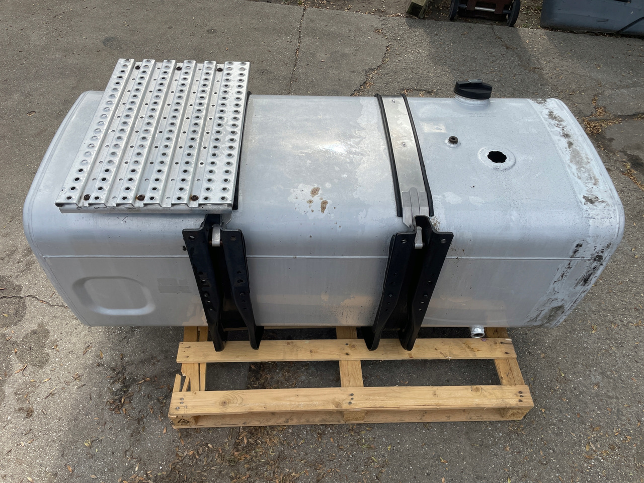 ZBIORNIK PALIWA MAN TGX TGS TGA 590 L 81122015663 - خزان وقود - شاحنة: صور 5 ZBIORNIK PALIWA MAN TGX TGS TGA 590 L 81122015663 - خزان وقود - شاحنة: صور 5