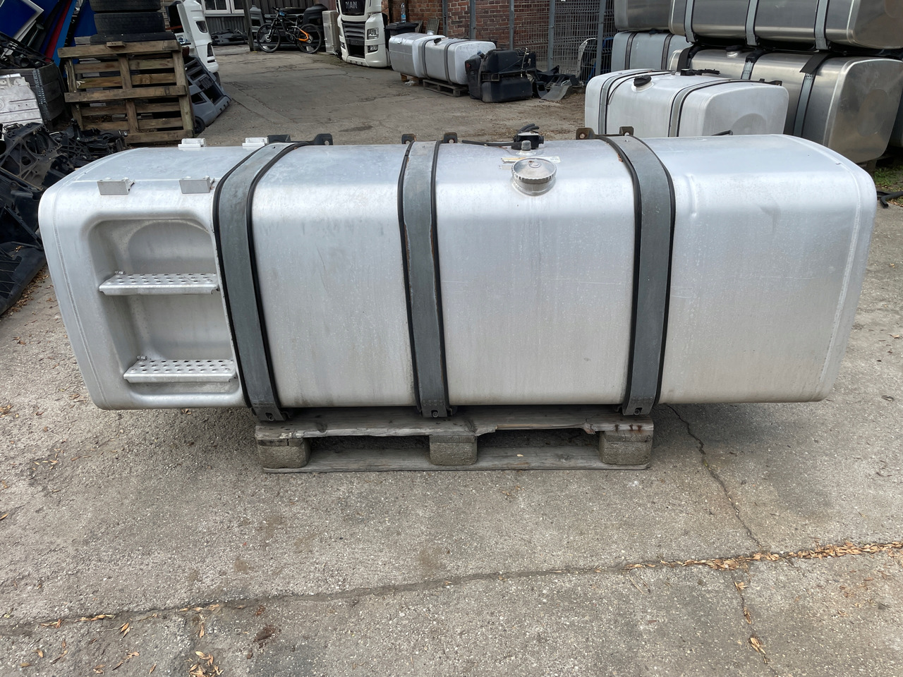 ZBIORNIK PALIWA MAN TGX TGS TGX3 TG3 910 L 81122016846 - خزان وقود - شاحنة: صور 1 ZBIORNIK PALIWA MAN TGX TGS TGX3 TG3 910 L 81122016846 - خزان وقود - شاحنة: صور 1