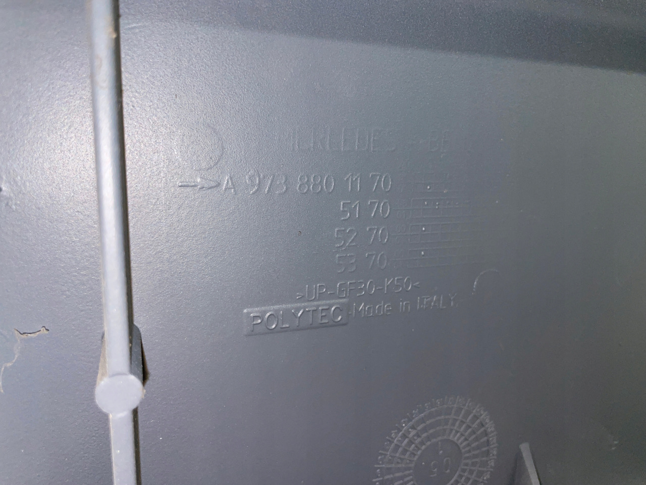 ZDERZAK MERCEDES ŚRODEK ZDERZAKA NAKŁADKA OSŁONA A 9738801170 - كأس مترعة - شاحنة: صور 3 ZDERZAK MERCEDES ŚRODEK ZDERZAKA NAKŁADKA OSŁONA A 9738801170 - كأس مترعة - شاحنة: صور 3