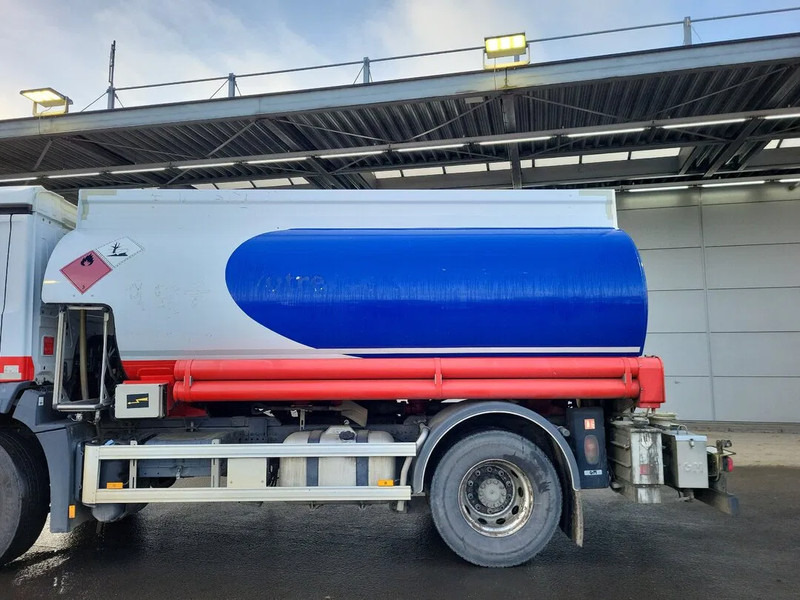 Mercedes-Benz Antos 1824 - شاحنة صهريج: صور 3 Mercedes-Benz Antos 1824 - شاحنة صهريج: صور 3