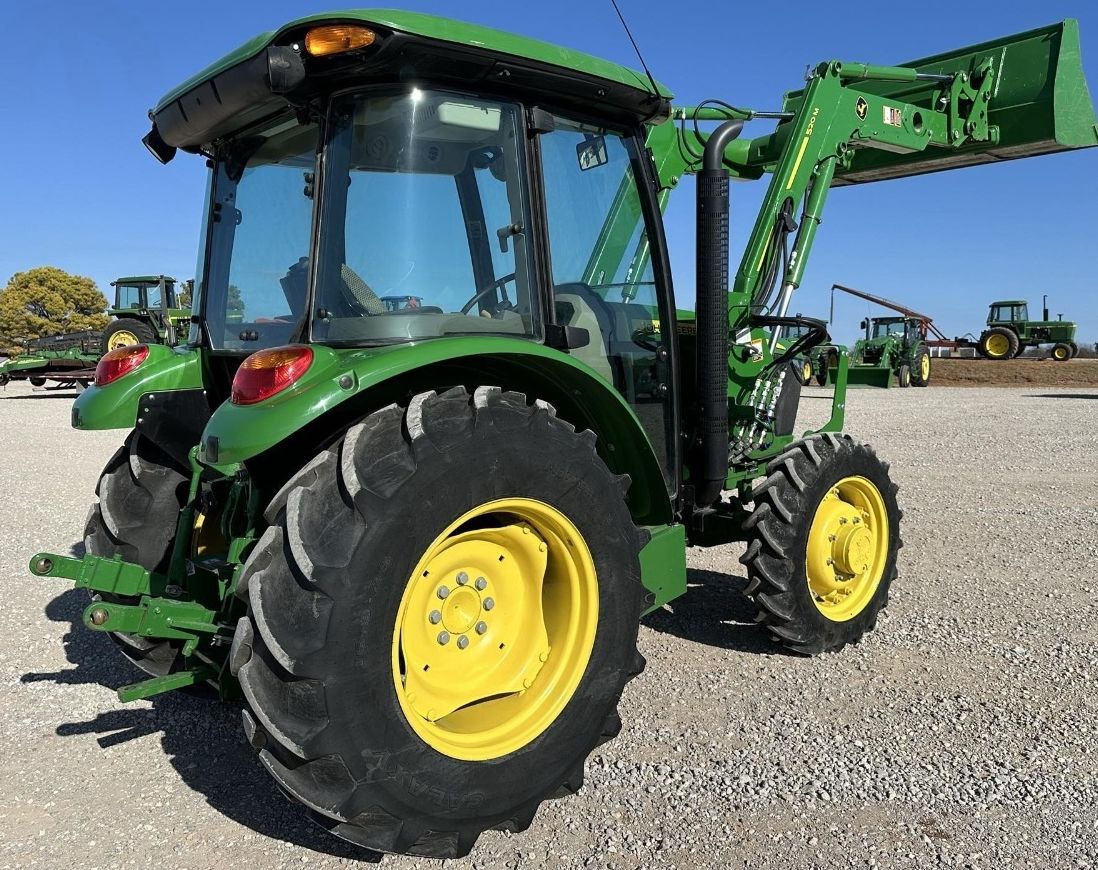 JOHN DEERE 5075E - جرار: صور 2 JOHN DEERE 5075E - جرار: صور 2
