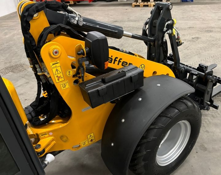 Schäffer 2430 HD - اللودر المجنزر صغير: صور 3 Schäffer 2430 HD - اللودر المجنزر صغير: صور 3