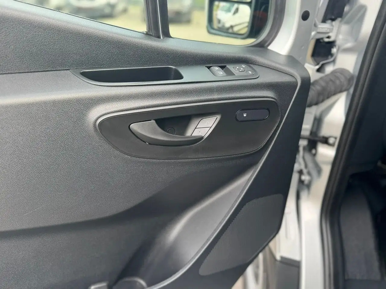 Mercedes-Benz Sprinter 317 CDI Flach Lang Silber Klima MBUX - فان: صور 5 Mercedes-Benz Sprinter 317 CDI Flach Lang Silber Klima MBUX - فان: صور 5