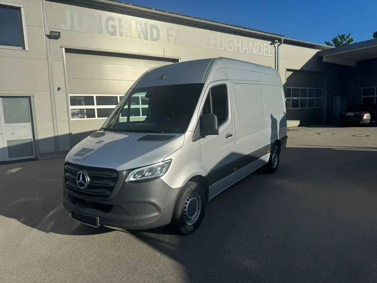 Mercedes-Benz Sprinter 317 CDI Lang Hoch Klima MBUX Silber LED - فان: صور 2 Mercedes-Benz Sprinter 317 CDI Lang Hoch Klima MBUX Silber LED - فان: صور 2