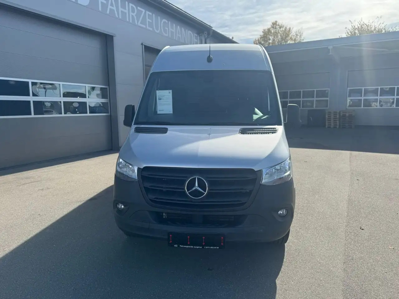 Mercedes-Benz Sprinter 317 CDI Maxi Lang Silber Klima MBUX AHK - فان: صور 2 Mercedes-Benz Sprinter 317 CDI Maxi Lang Silber Klima MBUX AHK - فان: صور 2