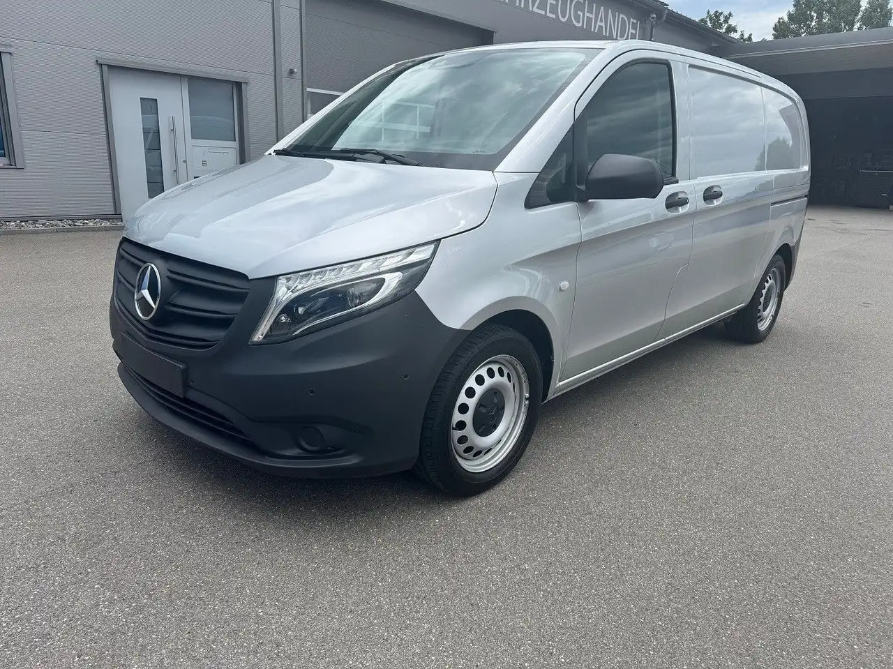 Mercedes-Benz Vito 114 CDI Kompakt Silber Klima Bott - فان: صور 1 Mercedes-Benz Vito 114 CDI Kompakt Silber Klima Bott - فان: صور 1