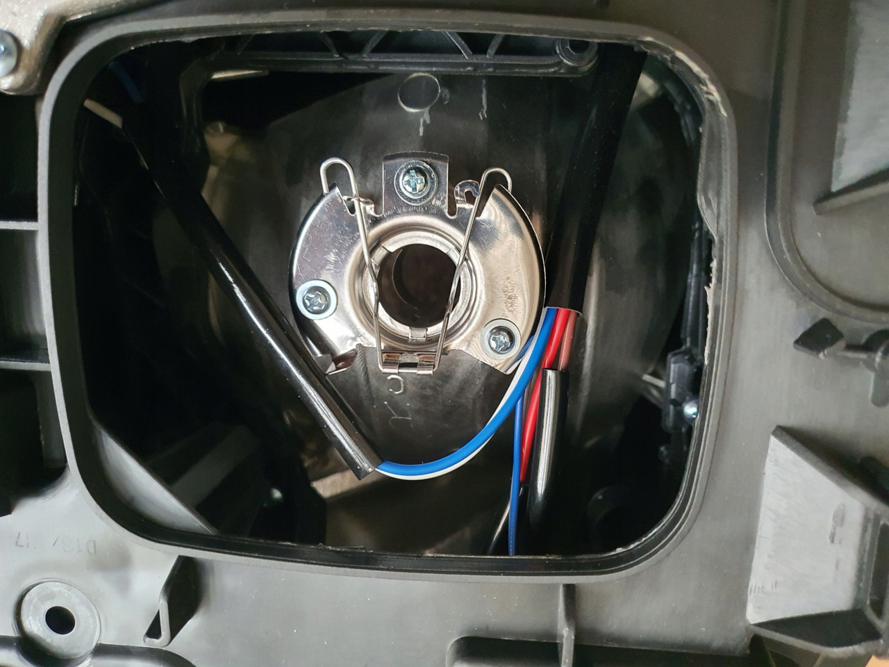 NOWY REFLEKTOR VOLVO FH4 PRAWY - هيكل السيارة الخارجية - شاحنة: صور 5 NOWY REFLEKTOR VOLVO FH4 PRAWY - هيكل السيارة الخارجية - شاحنة: صور 5