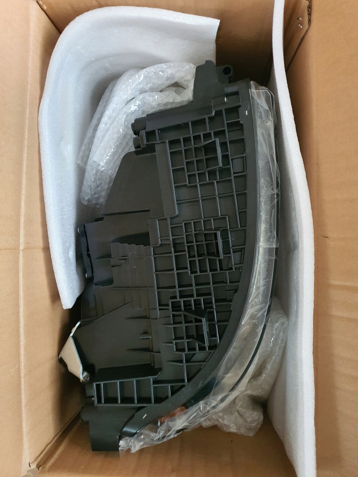 NOWY REFLEKTOR VOLVO FH4 PRAWY - هيكل السيارة الخارجية - شاحنة: صور 3 NOWY REFLEKTOR VOLVO FH4 PRAWY - هيكل السيارة الخارجية - شاحنة: صور 3