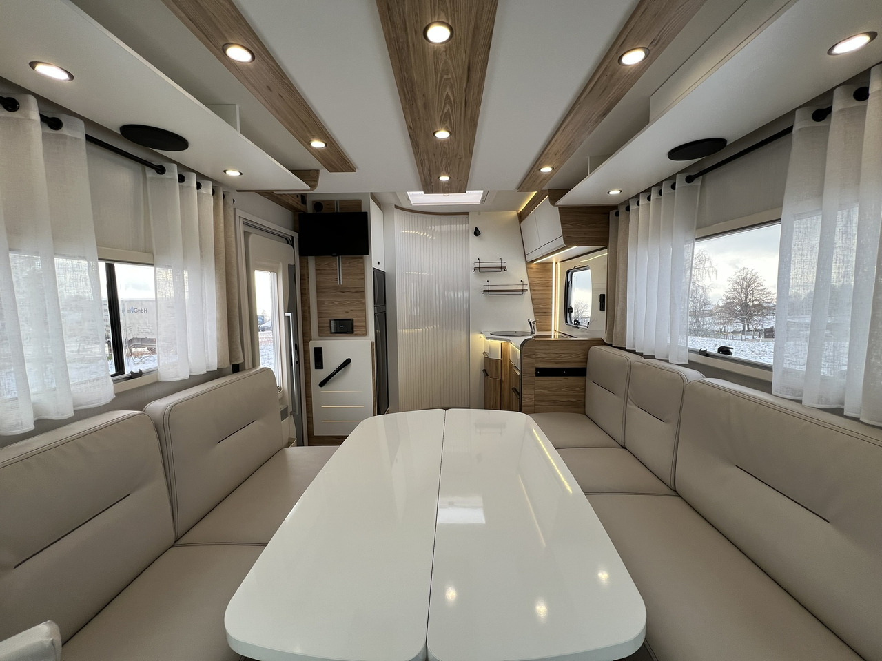 Pilote Pacific P696D Hubbett - Solar - Markise - موتر هوم شبه متكامل: صور 4 Pilote Pacific P696D Hubbett - Solar - Markise - موتر هوم شبه متكامل: صور 4