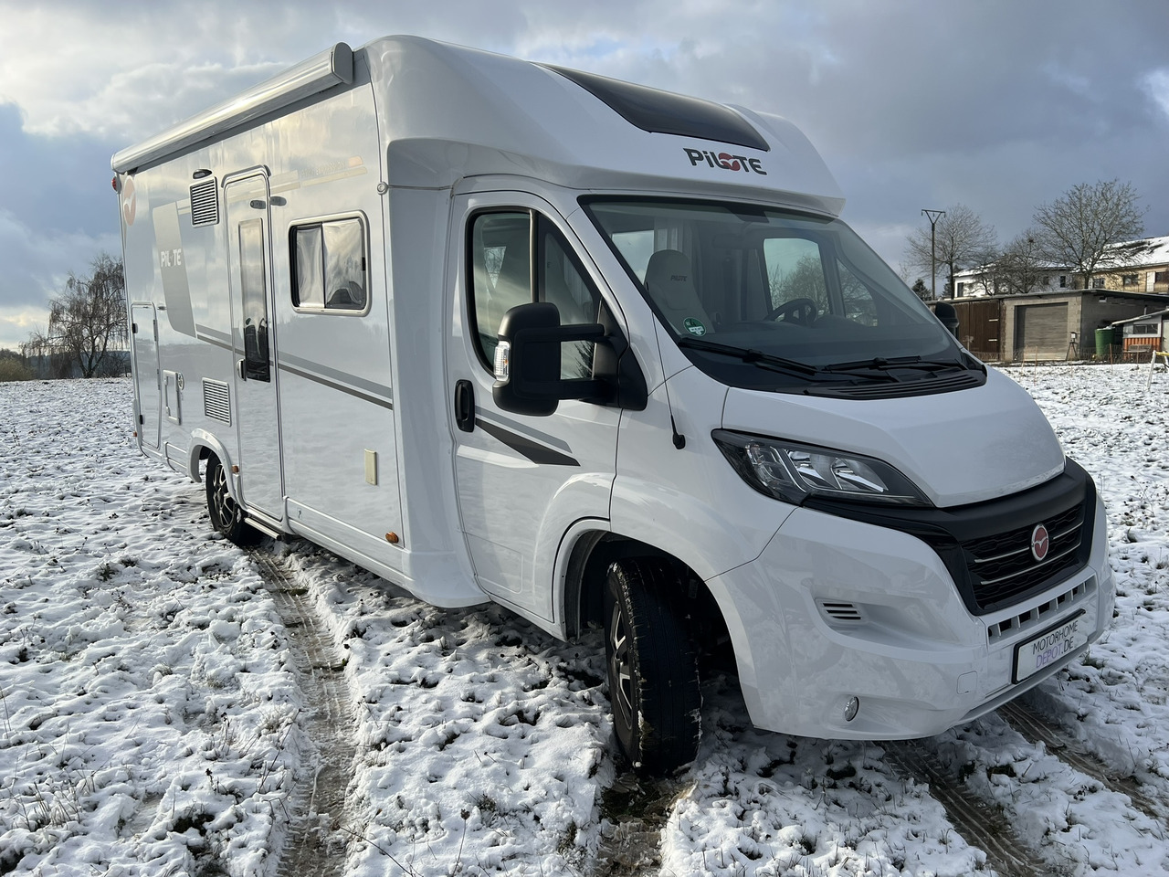 Pilote Pacific P696D Hubbett - Solar - Markise - موتر هوم شبه متكامل: صور 1 Pilote Pacific P696D Hubbett - Solar - Markise - موتر هوم شبه متكامل: صور 1