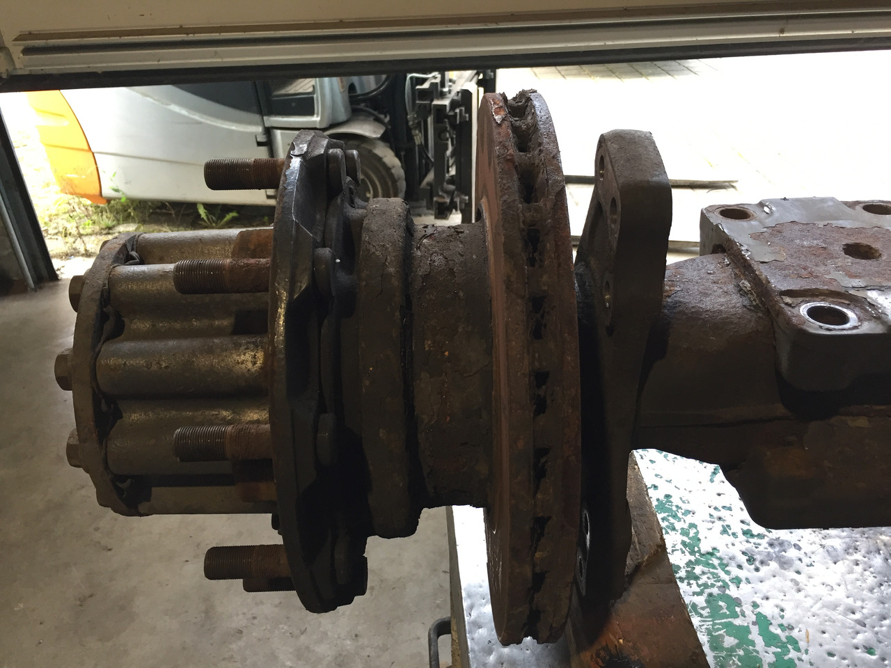 Gebrauchte Hinterradachse DB Axor 1824, Typ : HL6 / 1DCSL - 13, Artikel - Nr. : 99.99999 - 9999 - المحور الخلفي - شاحنة: صور 2 Gebrauchte Hinterradachse DB Axor 1824, Typ : HL6 / 1DCSL - 13, Artikel - Nr. : 99.99999 - 9999 - المحور الخلفي - شاحنة: صور 2