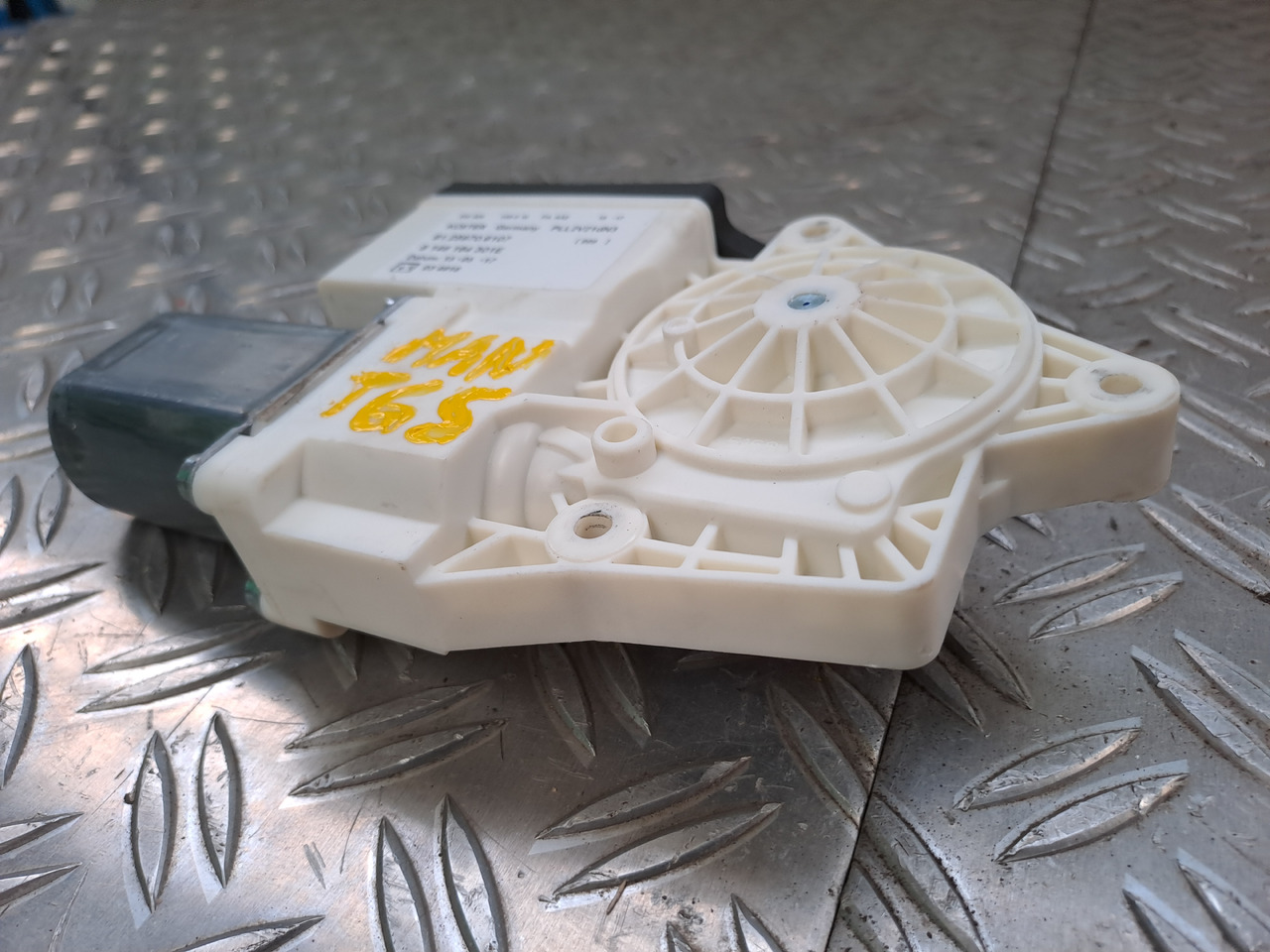 Neuwertiger MAN TGS Elektromotor Fensterheber links, Artikel - Nr. : 81.25970 - 6107 - نافذة رفع السيارات - شاحنة: صور 5 Neuwertiger MAN TGS Elektromotor Fensterheber links, Artikel - Nr. : 81.25970 - 6107 - نافذة رفع السيارات - شاحنة: صور 5