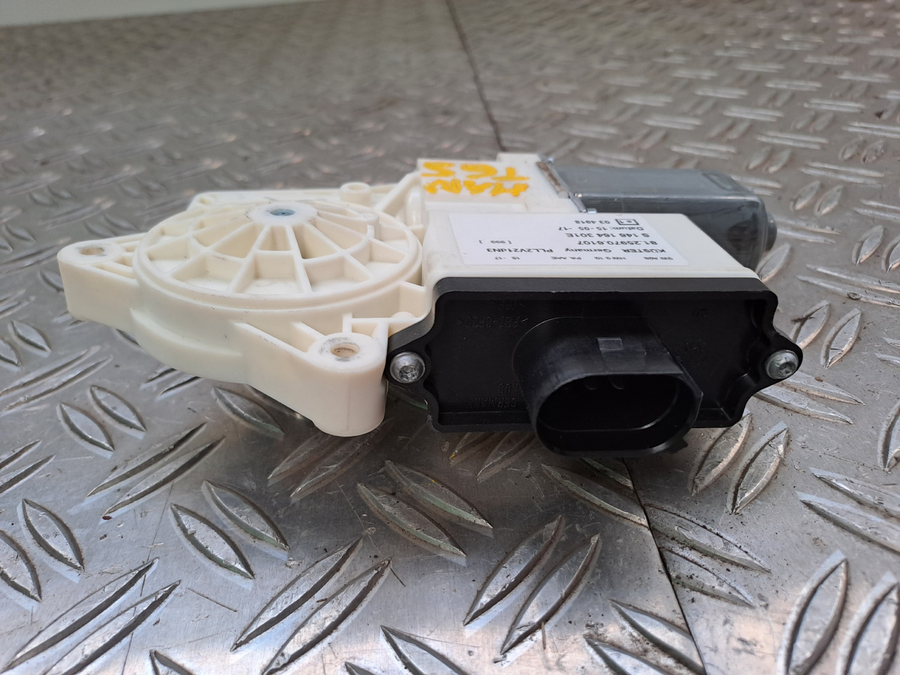 Neuwertiger MAN TGS Elektromotor Fensterheber links, Artikel - Nr. : 81.25970 - 6107 - نافذة رفع السيارات - شاحنة: صور 2 Neuwertiger MAN TGS Elektromotor Fensterheber links, Artikel - Nr. : 81.25970 - 6107 - نافذة رفع السيارات - شاحنة: صور 2