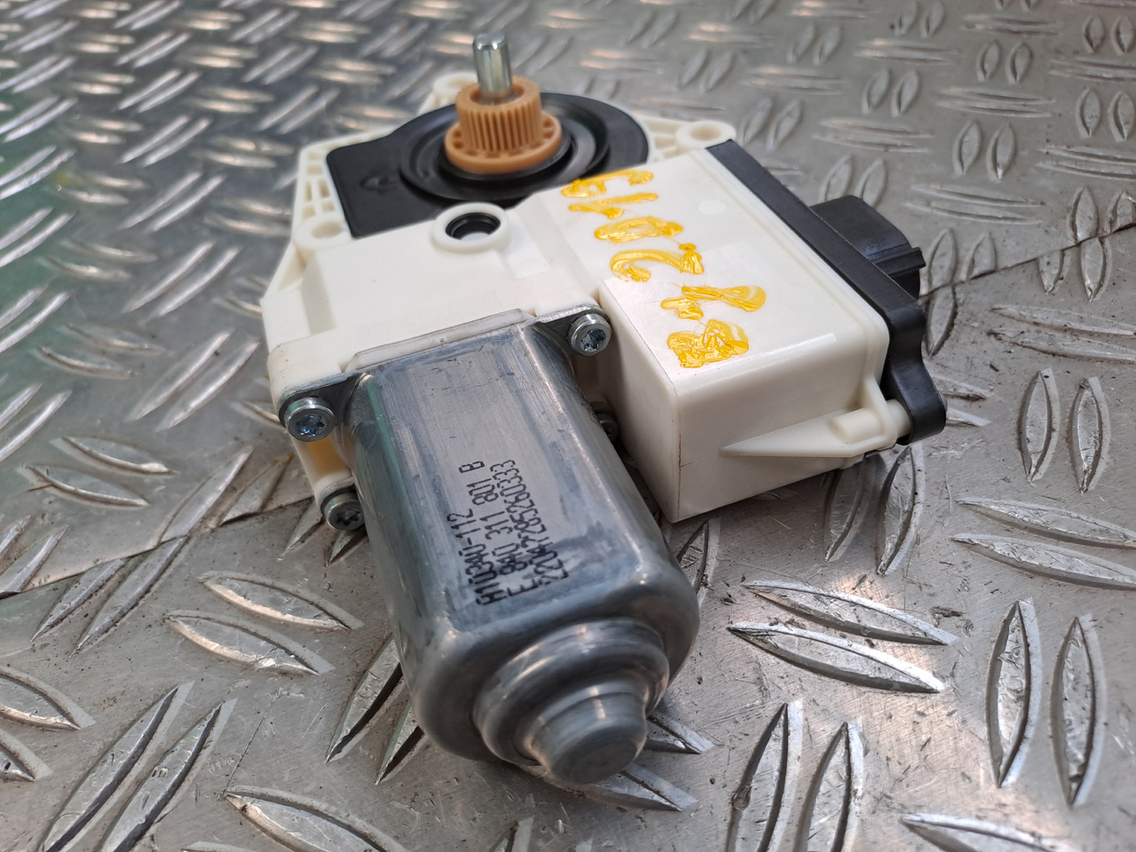 Neuwertiger MAN TGS Elektromotor Fensterheber links, Artikel - Nr. : 81.25970 - 6107 - نافذة رفع السيارات - شاحنة: صور 4 Neuwertiger MAN TGS Elektromotor Fensterheber links, Artikel - Nr. : 81.25970 - 6107 - نافذة رفع السيارات - شاحنة: صور 4