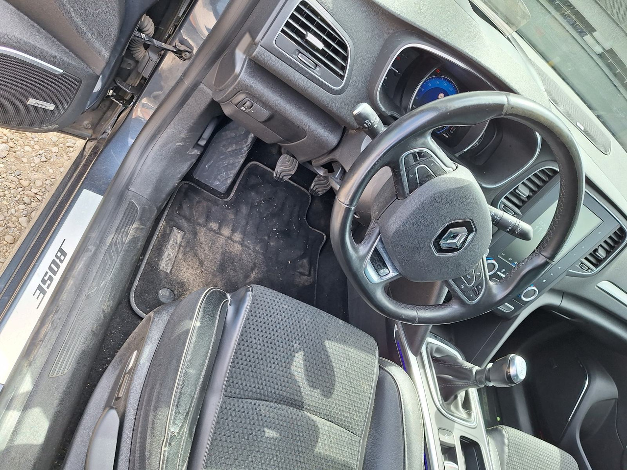 Renault Megane Blue dCi 95, zamjena - سيدان: صور 3 Renault Megane Blue dCi 95, zamjena - سيدان: صور 3