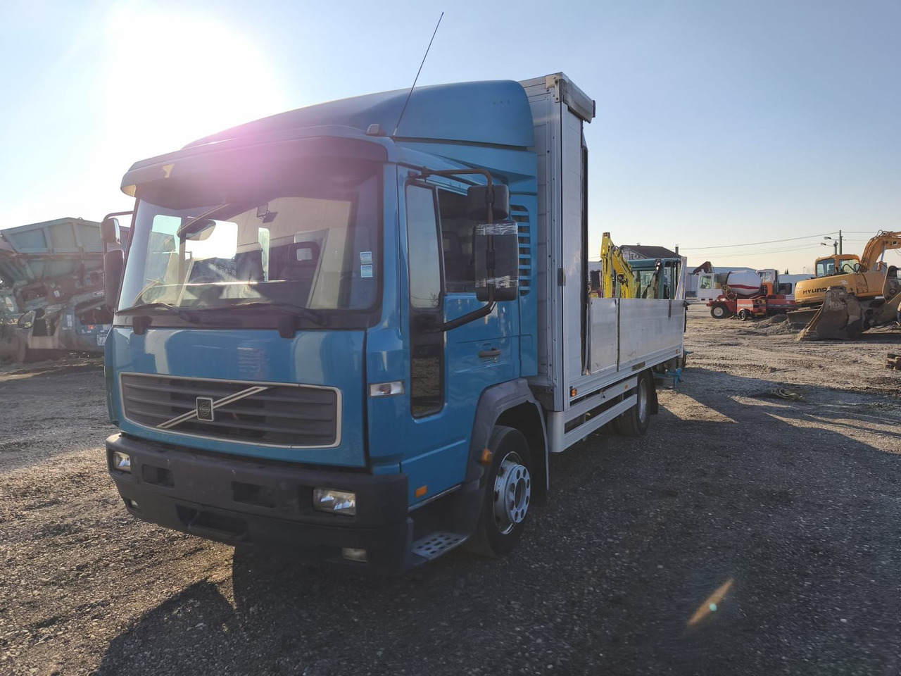 VOLVO FL 12 250, 2004 god. - شاحنة نقل سيارات شاحنة: صور 4 VOLVO FL 12 250, 2004 god. - شاحنة نقل سيارات شاحنة: صور 4
