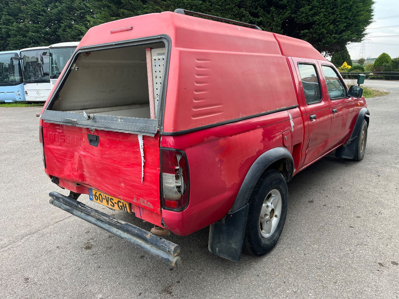 Nissan 4x4 - شاحنة البيك أب: صور 3 Nissan 4x4 - شاحنة البيك أب: صور 3