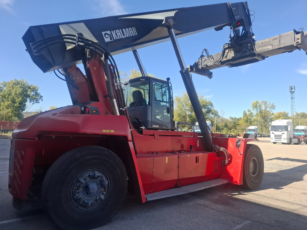 KALMAR DRG 450 60 S5 - رافعات حاويات: صور 1 KALMAR DRG 450 60 S5 - رافعات حاويات: صور 1