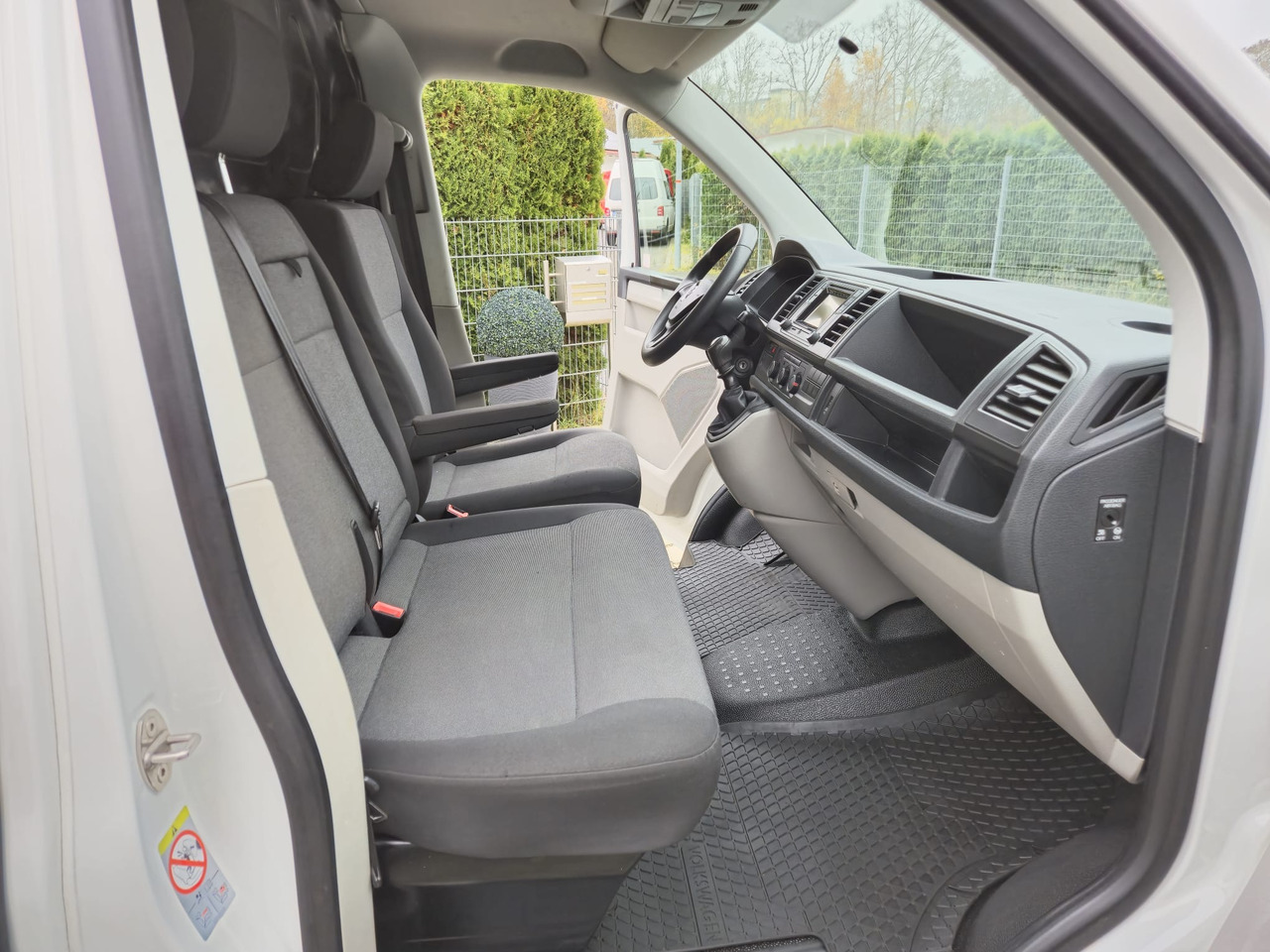 VOLKSWAGEN T6 Transporter Klima/PDC/AHK/Standheiz. - فان: صور 1 VOLKSWAGEN T6 Transporter Klima/PDC/AHK/Standheiz. - فان: صور 1