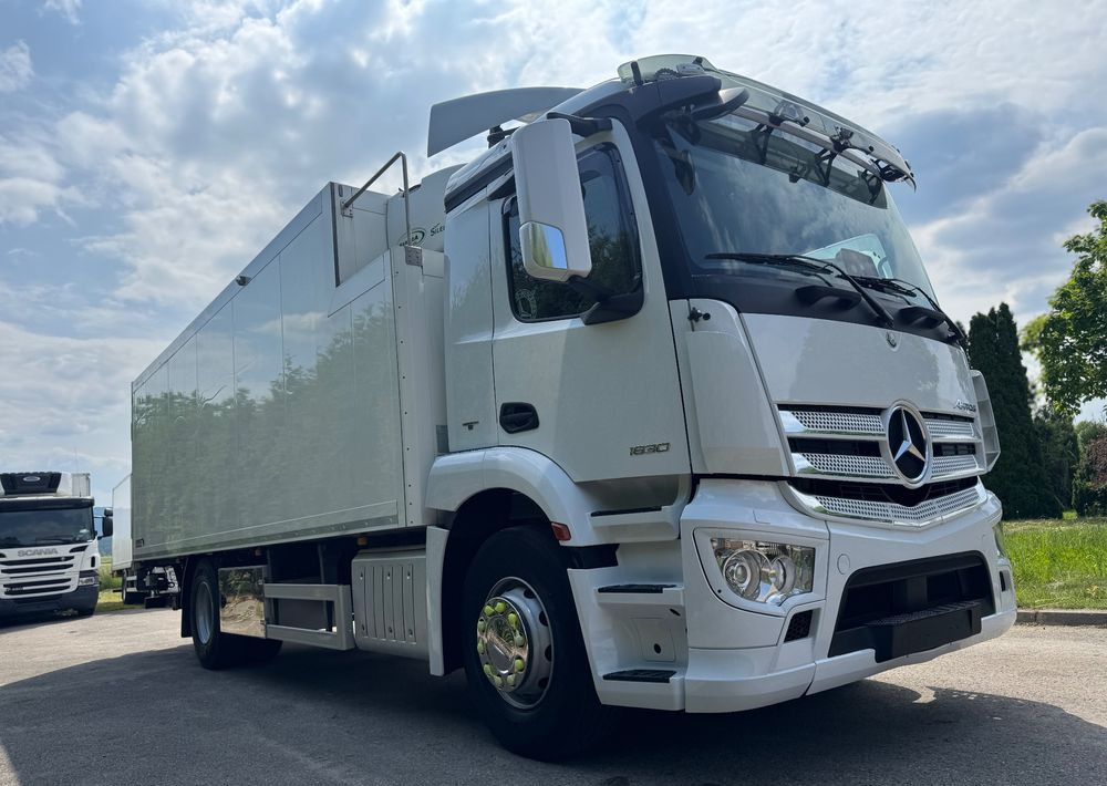 Mercedes-Benz ANTOS /1830/E 6/Chłodnia +Winda /18 Palet / Niski Przebieg122 Tys Km! - مبردة شاحنة: صور 2 Mercedes-Benz ANTOS /1830/E 6/Chłodnia +Winda /18 Palet / Niski Przebieg122 Tys Km! - مبردة شاحنة: صور 2