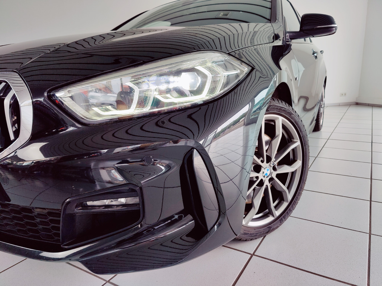 BMW 120 i M Sport RTTI LiveCockpit Head-up Navi - سيدان: صور 2 BMW 120 i M Sport RTTI LiveCockpit Head-up Navi - سيدان: صور 2