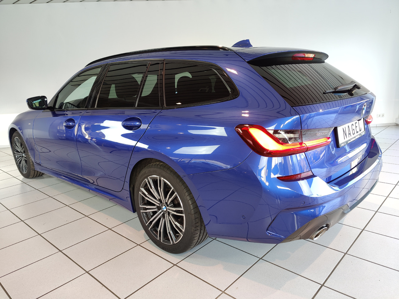 BMW 320 d xDrive Touring M Sport Nav Leder Rükam AHK - سيارة ستيشن: صور 4 BMW 320 d xDrive Touring M Sport Nav Leder Rükam AHK - سيارة ستيشن: صور 4