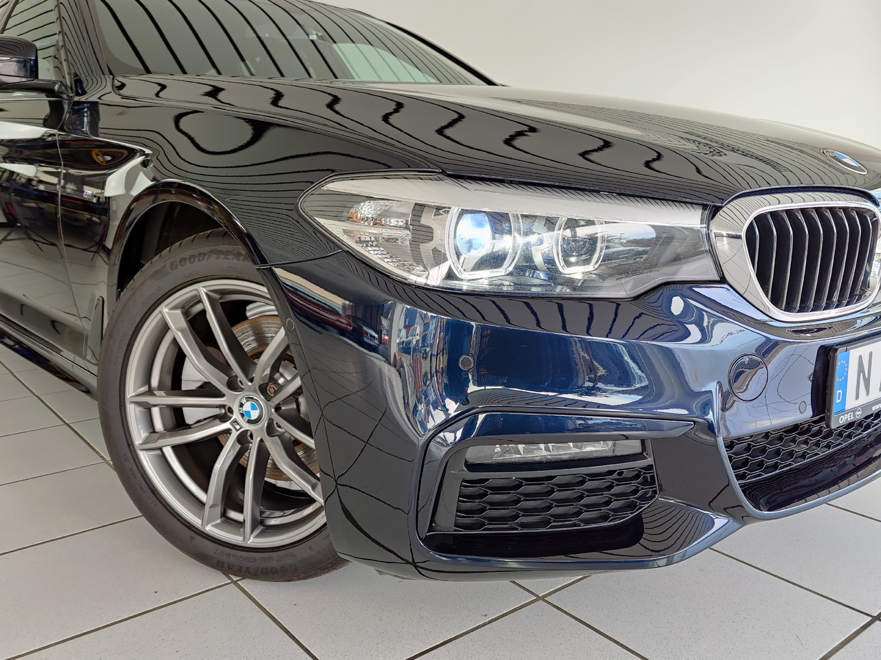 BMW 520 d xDrive M Sport Navi Kam Pano SHZ - سيارة ستيشن: صور 4 BMW 520 d xDrive M Sport Navi Kam Pano SHZ - سيارة ستيشن: صور 4