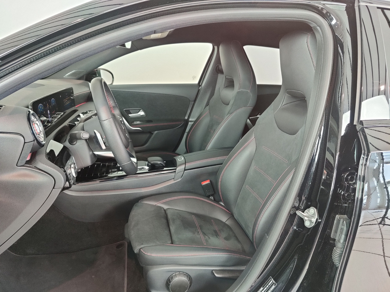 سيدان Mercedes-Benz A 220 d Navi LED Park RüKam AHK: صور 10 سيدان Mercedes-Benz A 220 d Navi LED Park RüKam AHK: صور 10