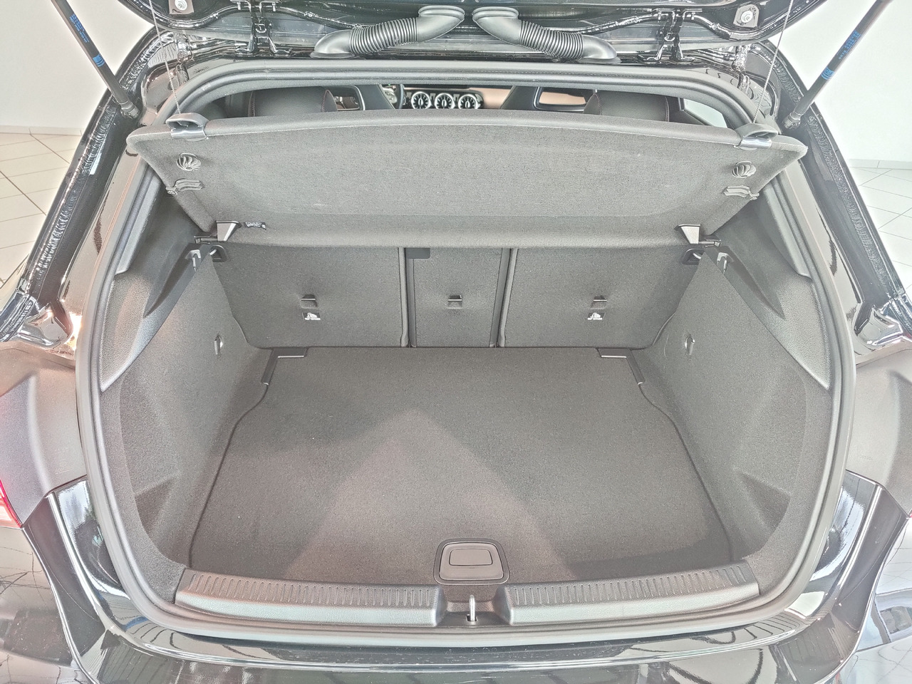 سيدان Mercedes-Benz A 220 d Navi LED Park RüKam AHK: صور 13 سيدان Mercedes-Benz A 220 d Navi LED Park RüKam AHK: صور 13