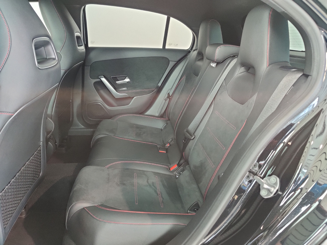 سيدان Mercedes-Benz A 220 d Navi LED Park RüKam AHK: صور 11 سيدان Mercedes-Benz A 220 d Navi LED Park RüKam AHK: صور 11