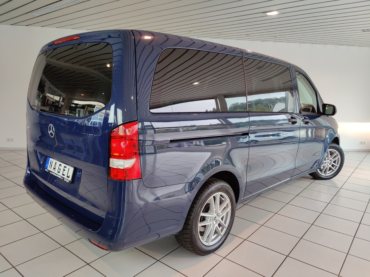 Mercedes-Benz Vito Tourer 114 CDI Pro lang 8-Sitzer Navi - سيارة ستيشن: صور 4 Mercedes-Benz Vito Tourer 114 CDI Pro lang 8-Sitzer Navi - سيارة ستيشن: صور 4