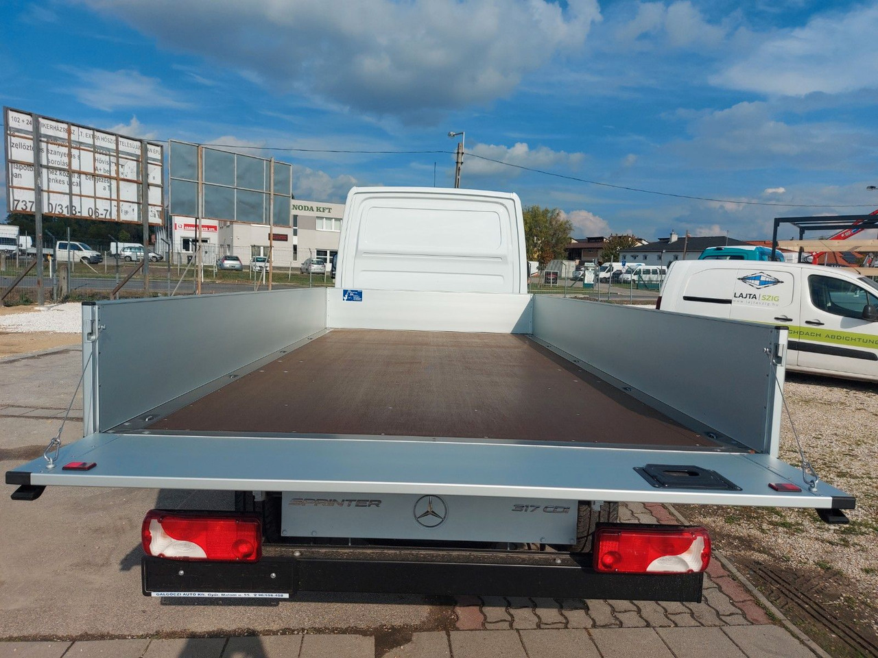 الشاحنات الصغيرة المسطحة Mercedes-Benz Sprinter 315Pritsche: صور 6 الشاحنات الصغيرة المسطحة Mercedes-Benz Sprinter 315Pritsche: صور 6