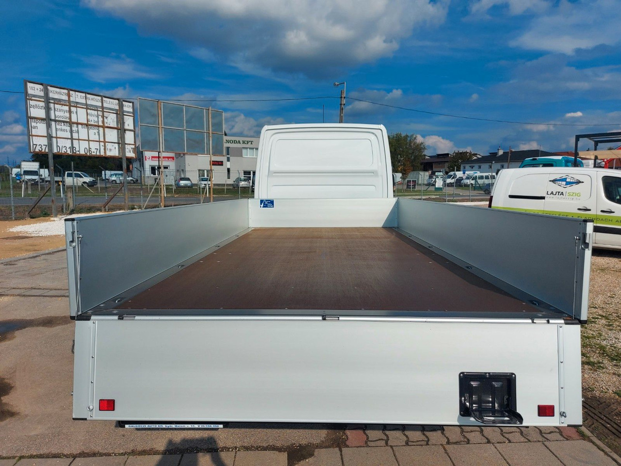 الشاحنات الصغيرة المسطحة Mercedes-Benz Sprinter 315Pritsche: صور 7 الشاحنات الصغيرة المسطحة Mercedes-Benz Sprinter 315Pritsche: صور 7