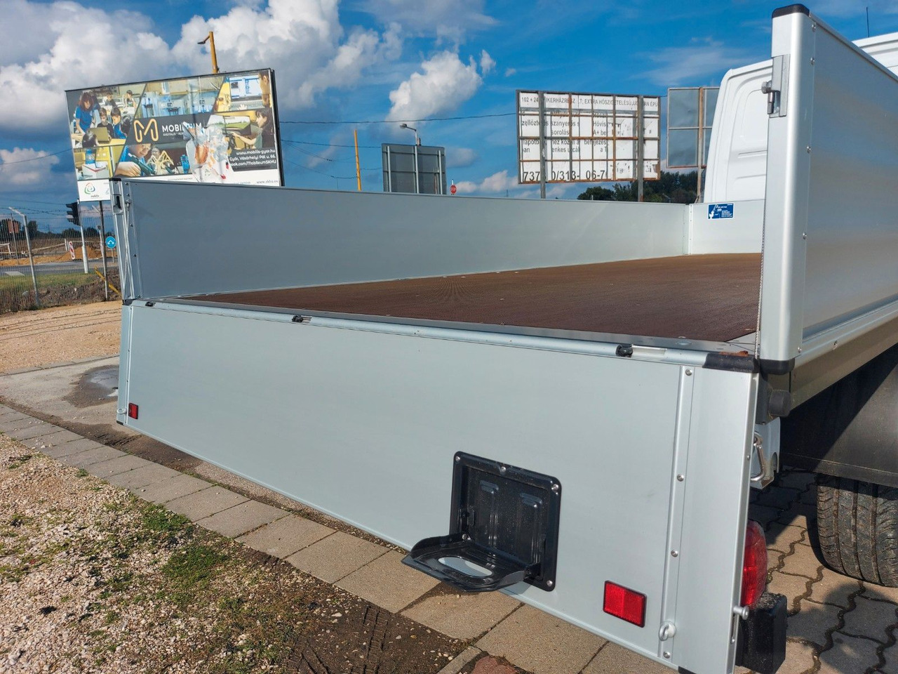 الشاحنات الصغيرة المسطحة Mercedes-Benz Sprinter 315Pritsche: صور 8 الشاحنات الصغيرة المسطحة Mercedes-Benz Sprinter 315Pritsche: صور 8