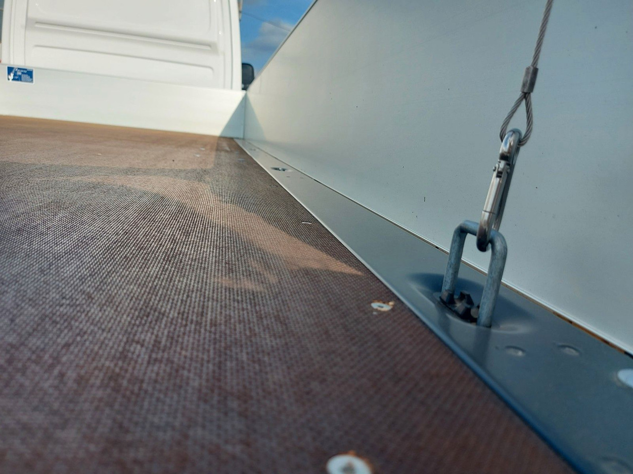 الشاحنات الصغيرة المسطحة Mercedes-Benz Sprinter 315Pritsche: صور 9 الشاحنات الصغيرة المسطحة Mercedes-Benz Sprinter 315Pritsche: صور 9