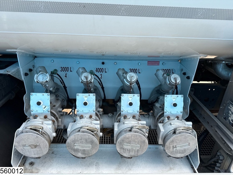 Iveco Eurocargo 190EL28 EURO 5, FUEL, 13390 liter, 4 Comp, Magyar - شاحنة صهريج: صور 5 Iveco Eurocargo 190EL28 EURO 5, FUEL, 13390 liter, 4 Comp, Magyar - شاحنة صهريج: صور 5