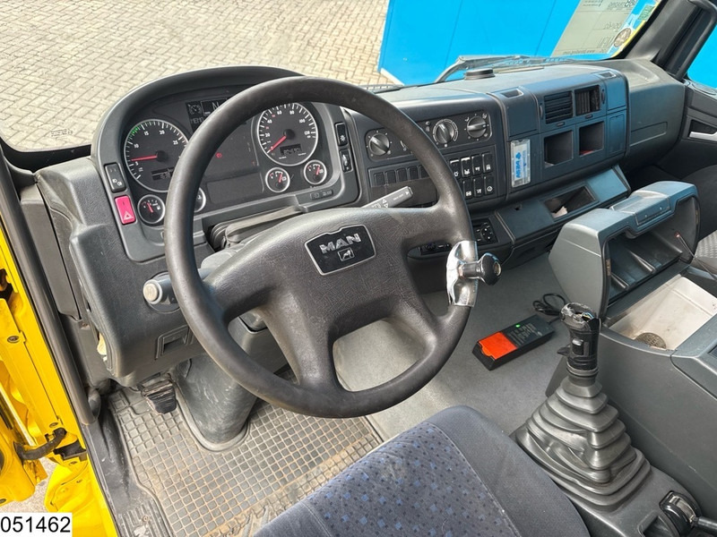 MAN TGA 35 400 8x2, Handgeschakeld, Fassi, Remote - شاحنات مسطحة, شاحنة كرين: صور 5 MAN TGA 35 400 8x2, Handgeschakeld, Fassi, Remote - شاحنات مسطحة, شاحنة كرين: صور 5