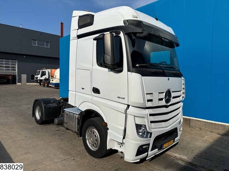 Mercedes-Benz Actros 1842 EURO 6 - شاحنة جرار: صور 3 Mercedes-Benz Actros 1842 EURO 6 - شاحنة جرار: صور 3