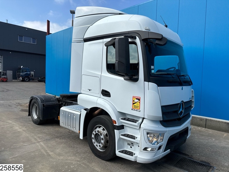 Mercedes-Benz Actros 1843 EURO 6 - شاحنة جرار: صور 3 Mercedes-Benz Actros 1843 EURO 6 - شاحنة جرار: صور 3