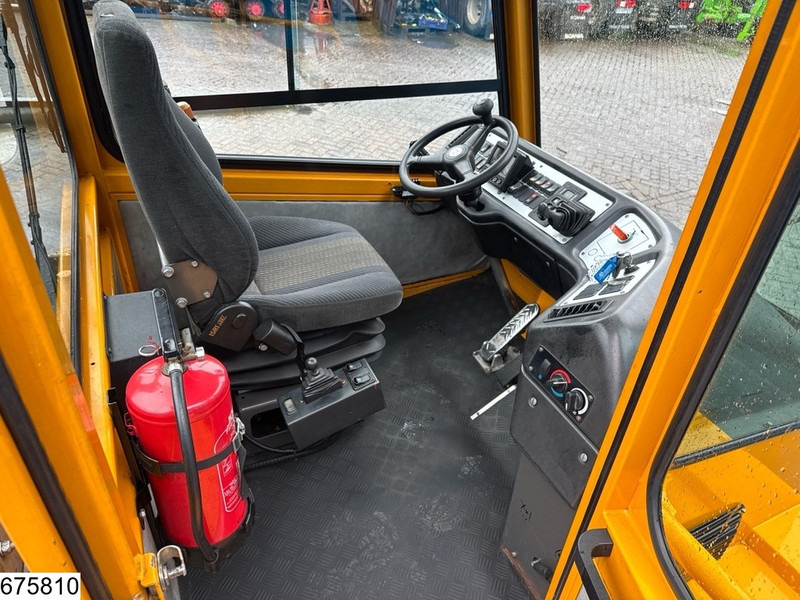 Terberg YT 182 Terminal tractor, 22.079 Operating hours - شاحنة جرار: صور 5 Terberg YT 182 Terminal tractor, 22.079 Operating hours - شاحنة جرار: صور 5