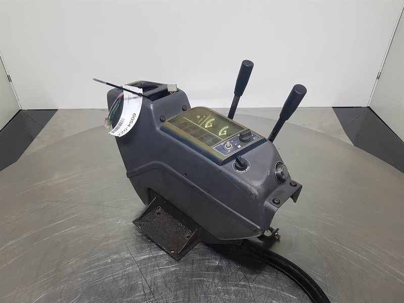 Komatsu PW 75/95 (FAI) - Dashboard/Console/Konsole - الكابينة والداخلية - آلات البناء: صور 1 Komatsu PW 75/95 (FAI) - Dashboard/Console/Konsole - الكابينة والداخلية - آلات البناء: صور 1