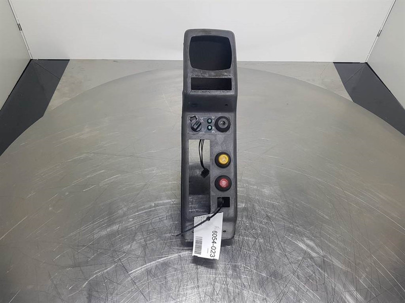 Komatsu PW 75/95 (FAI) - Dashboard/Console/Konsole - الكابينة والداخلية - آلات البناء: صور 2 Komatsu PW 75/95 (FAI) - Dashboard/Console/Konsole - الكابينة والداخلية - آلات البناء: صور 2