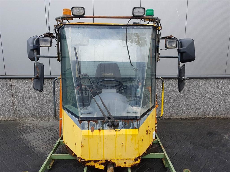 Komatsu WA 320 - 5H - Cabin/Kabine/Cabine - الكابينة والداخلية - آلات البناء: صور 3 Komatsu WA 320 - 5H - Cabin/Kabine/Cabine - الكابينة والداخلية - آلات البناء: صور 3