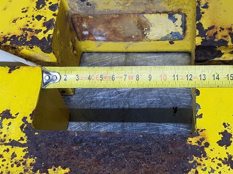 Komatsu WA85 - 3 - Counterweight/Heckgewicht/Contragewicht - الإطار / الشاسيه: صور 4 Komatsu WA85 - 3 - Counterweight/Heckgewicht/Contragewicht - الإطار / الشاسيه: صور 4