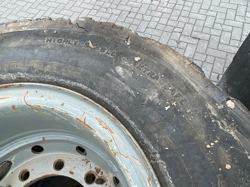 الإطارات والجنوط - آلات البناء Liebherr 10.00-20 - Tire/Reifen/Band: صور 9 الإطارات والجنوط - آلات البناء Liebherr 10.00-20 - Tire/Reifen/Band: صور 9