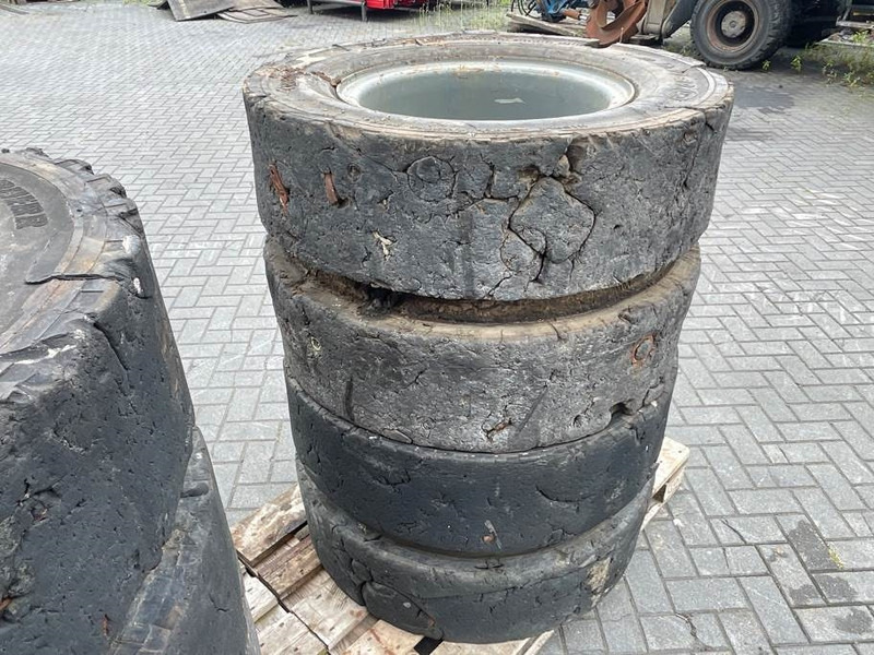 الإطارات والجنوط - آلات البناء Liebherr 10.00-20 - Tire/Reifen/Band: صور 6 الإطارات والجنوط - آلات البناء Liebherr 10.00-20 - Tire/Reifen/Band: صور 6