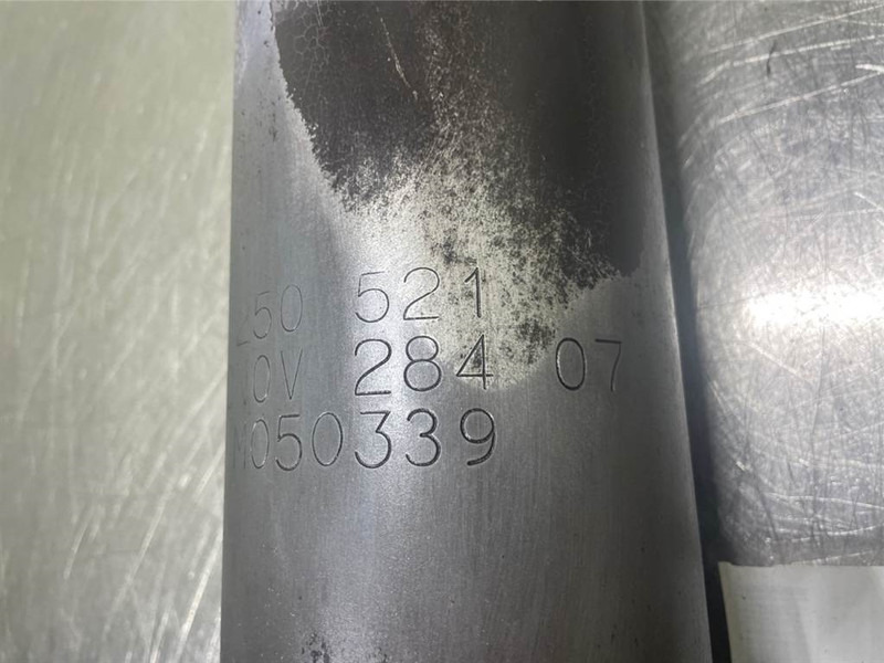 Manitou MT523-250521-Exhaust/Auspuff/Uitlaat - المحرك - آلات البناء: صور 4 Manitou MT523-250521-Exhaust/Auspuff/Uitlaat - المحرك - آلات البناء: صور 4